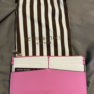 Henri Bendel zipper card holder